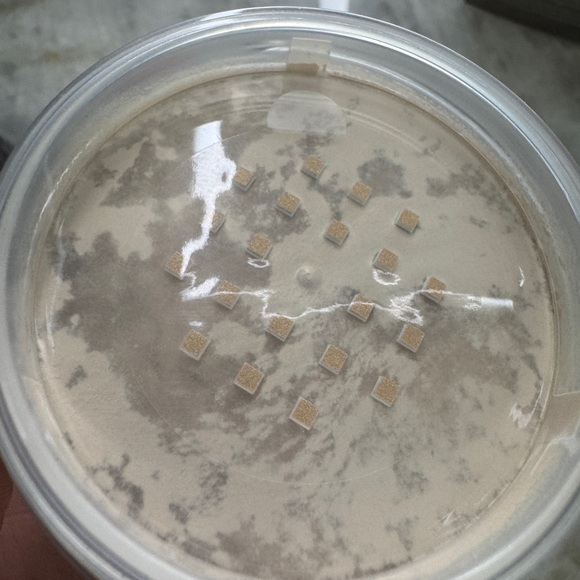 Laura Mercier translucent powder-Glow - Picture 10 of 12